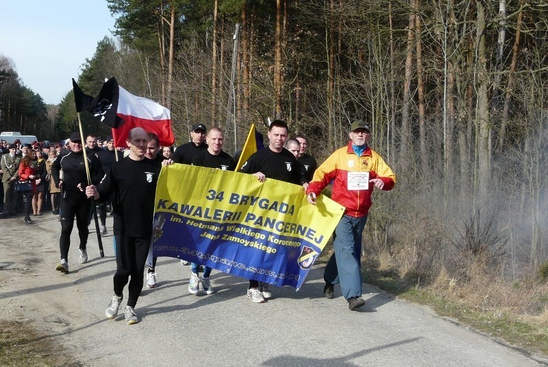 Biegną dla generała Buka. Rozpoczęły się obchody rocznicy katastrofy smoleńskiej