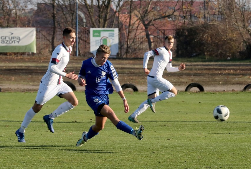Kamil Kort (6.) podczas meczu z FASE Szczecin.