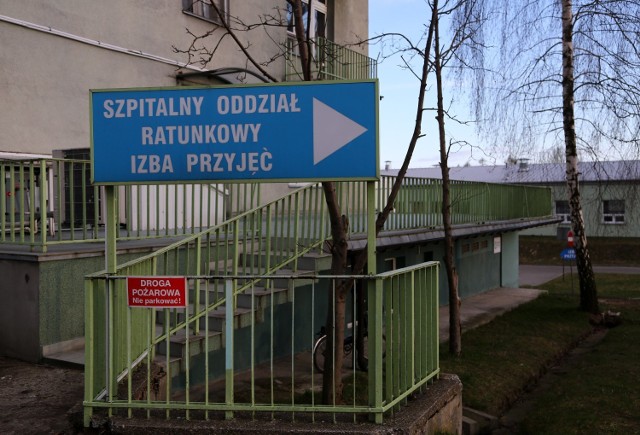 71-letni pacjent zaatakował dwóch ratowników medycznych na SOR w Piotrkowie