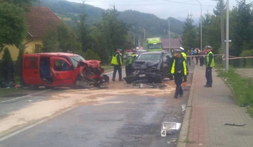 Kamienica. 9 osób rannych w zderzeniu fiata i volkswagena