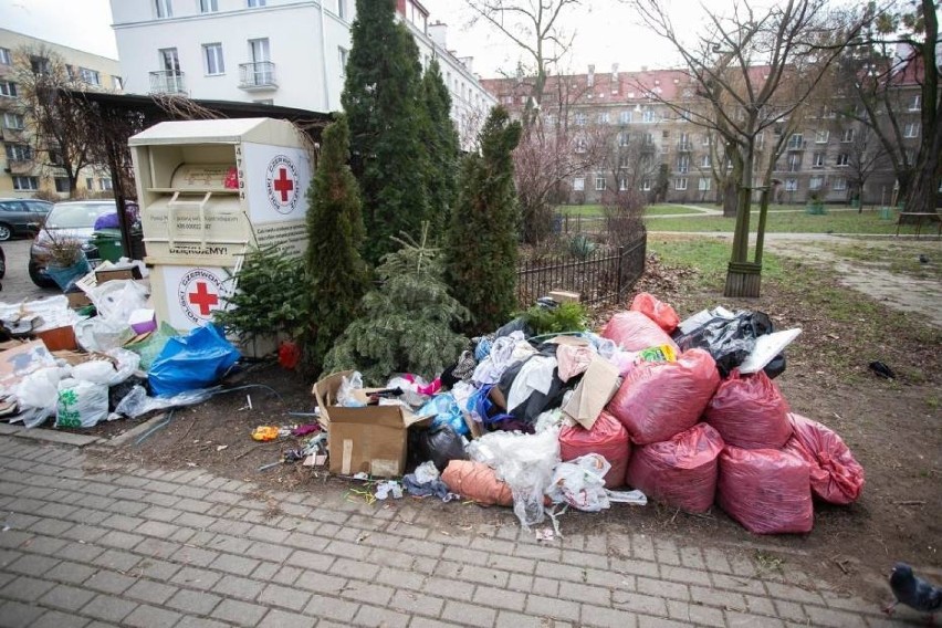 Segregacja śmieci w Warszawie. Miasto zmieni stawki i sposób naliczania opłat? Trwają nad tym prace
