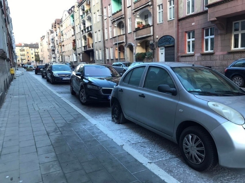 Zatrzymano podejrzanego o podpalanie aut w Słupsku. 26-latek z zarzutami