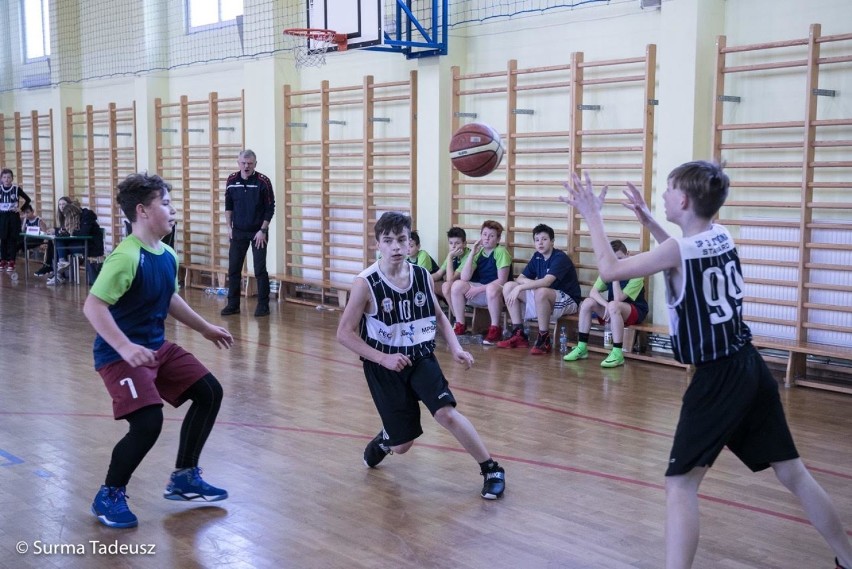 Stargardzka trójka mistrzem powiatu w mini koszykówce chłopców
