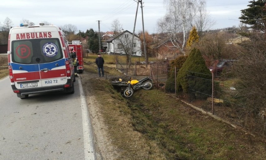 27-letni motocyklista ciężko ranny w wypadku w Moszczenicy [ZDJĘCIA]