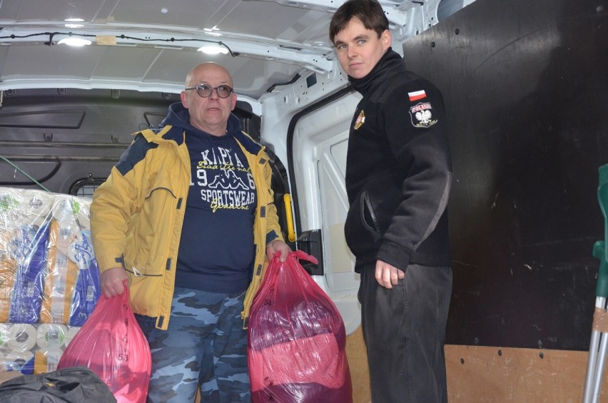 Polacy mieszkający z Niemczech przywieźli do Serbów busa pełnego darów dla Ukrainy. Pomoc pojedzie dalej, do Lwowa