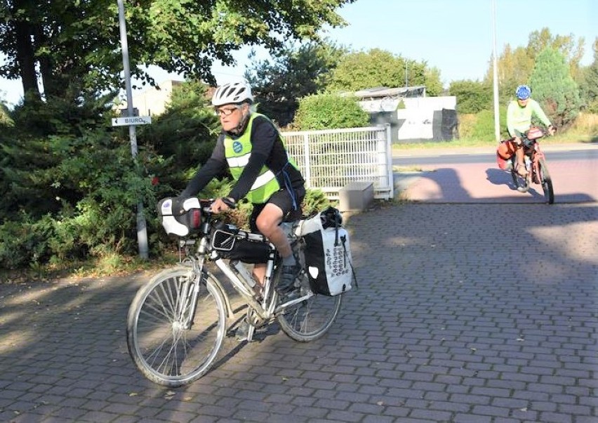 Oświęcim. 69-latek z Bawarii przejechał na rowerze 1300 km, aby upamiętnić małą Żydówkę zamordowaną w niemieckim obozie Auschwitz [ZDJĘCIA]