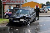 Wypadek na skrzyżowaniu Towarowej i Okrzei w Pile. Opel nie ustąpił pierwszeństwa strażakom