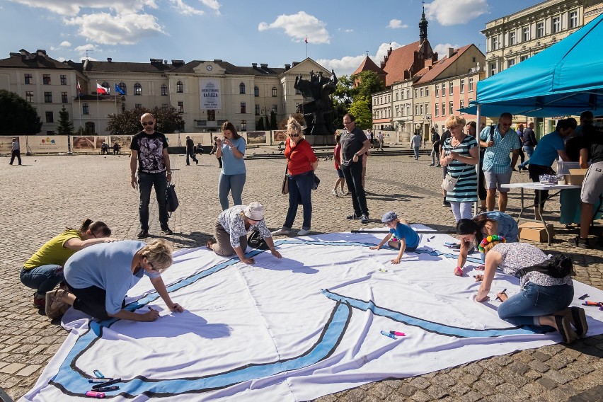 „Solidarni z niepełnosprawnymi - pozytywna akcja społeczna”...