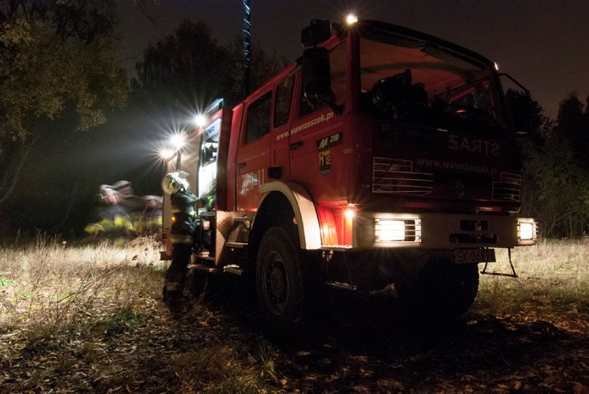Podziemnym pożar hałdy w starym Brynowie [ZDJĘCIA]. Strażacy walczą już 4. dzień