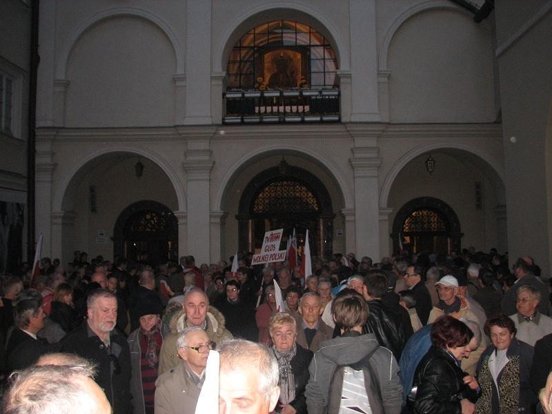 Częstochowa: Kilkaset osób podczas Marszu Smoleńskiego żądało prawdy o katastrofie sprzed dwóch lat