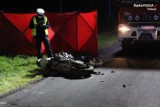 Tragiczny wypadek motocyklisty w Kłobucku - to była czołowe zdarzenie z dostawczakiem. Zginął 21-latek. DK43 była zablokowana