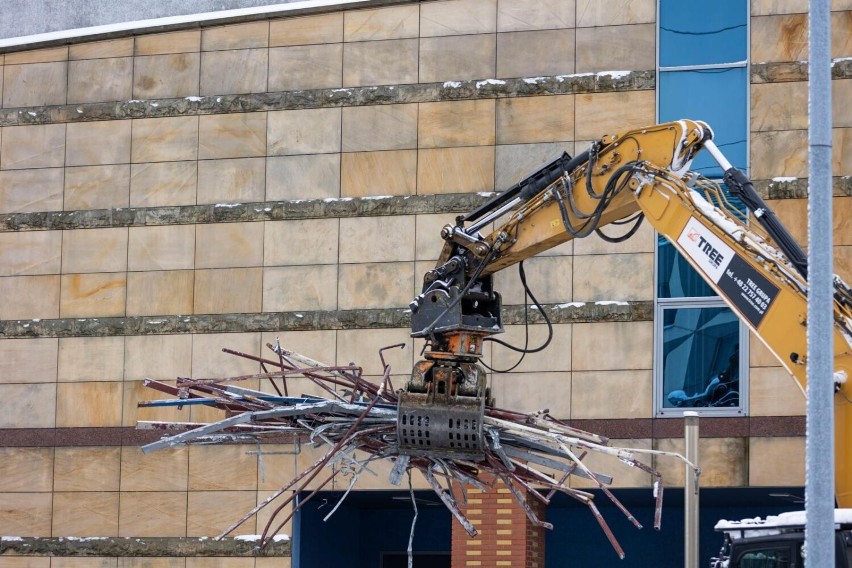 Rozpoczęto wyburzanie Galerii Plaza. Znane w Krakowie centrum handlowe znika z powierzchni ziemi ZDJĘCIA