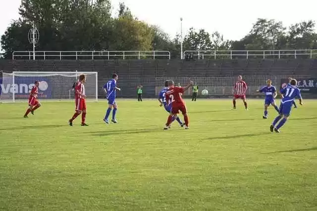 Średnio na mecze "Górnika" przychodzi około 300 osób. Reszta stadionu stoi pusta