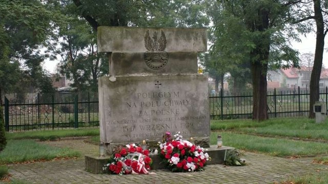Pleszewianie na cmentarzach wojskowych nad Bzurą i w Muzeum Powstania Warszawskiego
