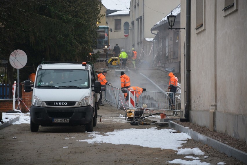 Trwa rewitalizacja przy kościele parafialnym w Sępólnie....