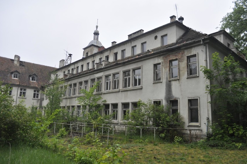 Opuszczony szpital Miłowody w Kowanówku mrozi krew w żyłach [ZDJĘCIA]