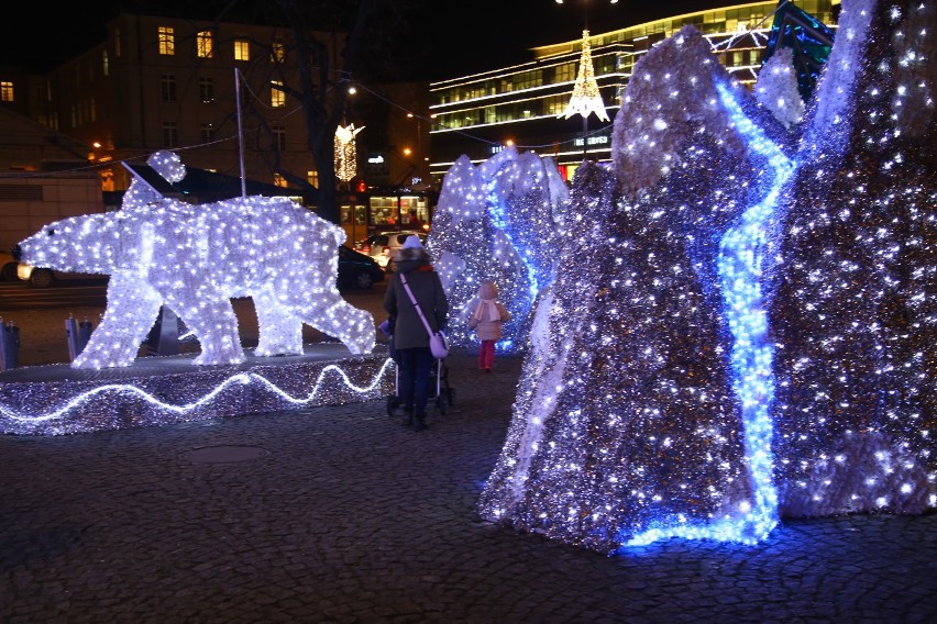 Iluminacja świąteczna w Warszawie: tak wyglądają ulice stolicy! Magia! [ZDJĘCIA]
