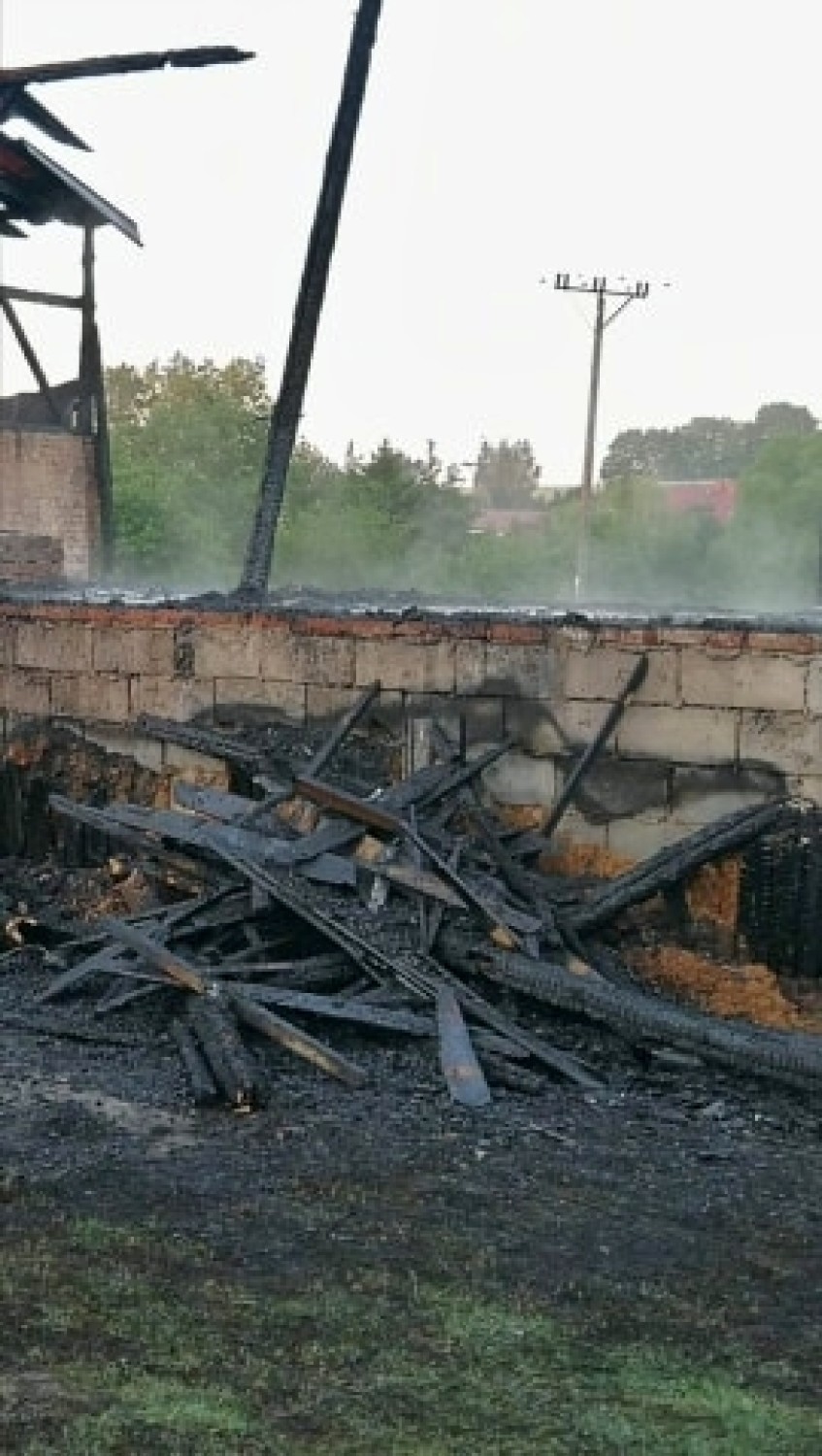 Podczas nocnego pożaru w Barkowie spaleniu uległa stodoła murowano - drewniana