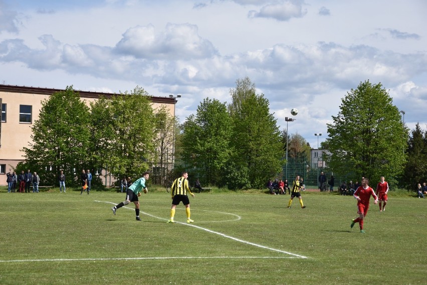 A-klasa: Derby gminy Kuślin. 9 goli, czerwona kartka i wiele żółtych [ZDJĘCIA]