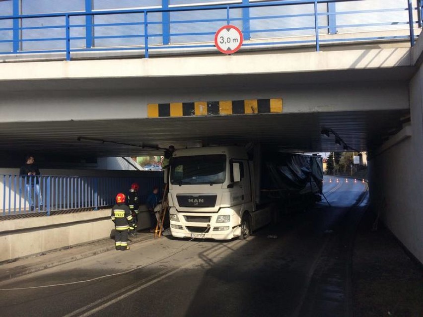 Bochnia. Przed wiaduktem na ulicy Wygoda są już bramownice. Czy to zapobiegnie forsowaniu przeprawy przez ciężarówki?