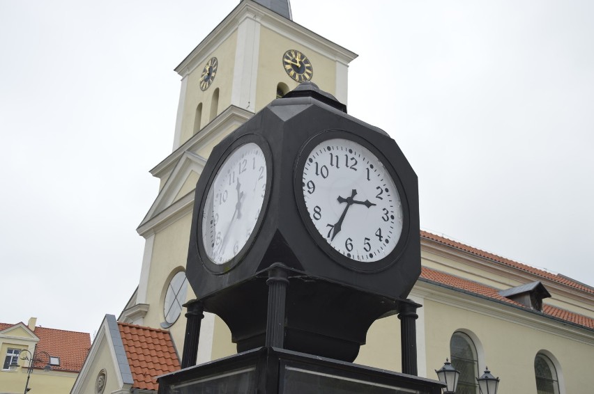 Zepsuty zegar na Placu Wolności