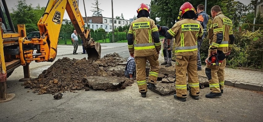 Koparka uszkodziła gazociąg w Łambinowicach w powiecie nyskim. Szybka akcja służb