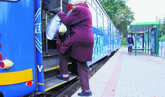 Na liniach numer 9 i 11 jeżdżą dzisiaj same wysokopodłogowe tramwaje. I to najstarsze