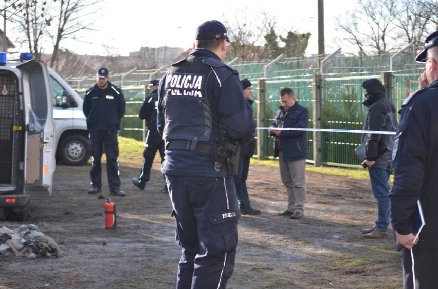 Sąd umorzył sprawę policjantów, w których radiowozie podpalił się bezdomny