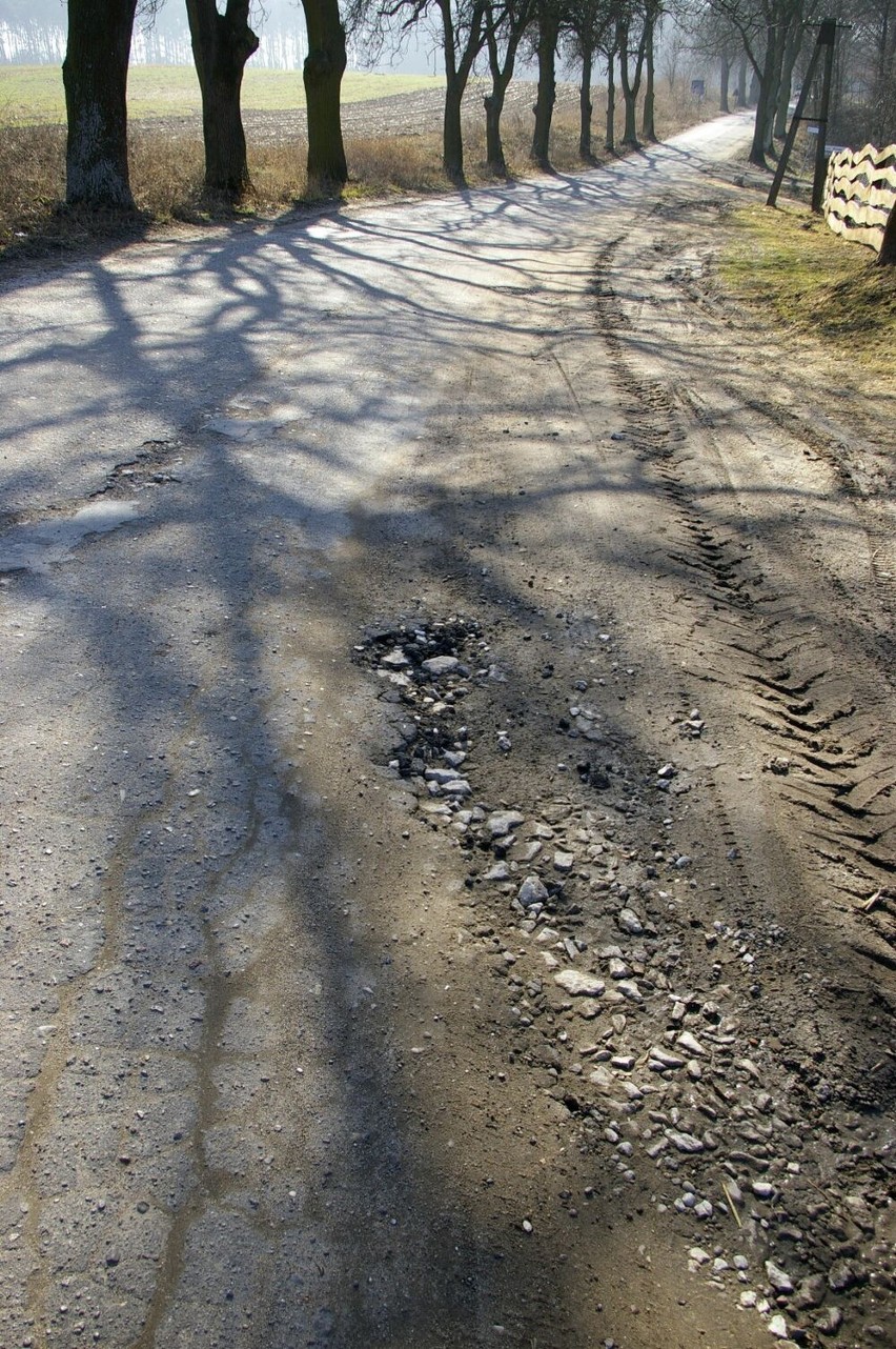 Remont drogi powiatowej w Prusimiu odsunięty w nieokreśloną przyszłość