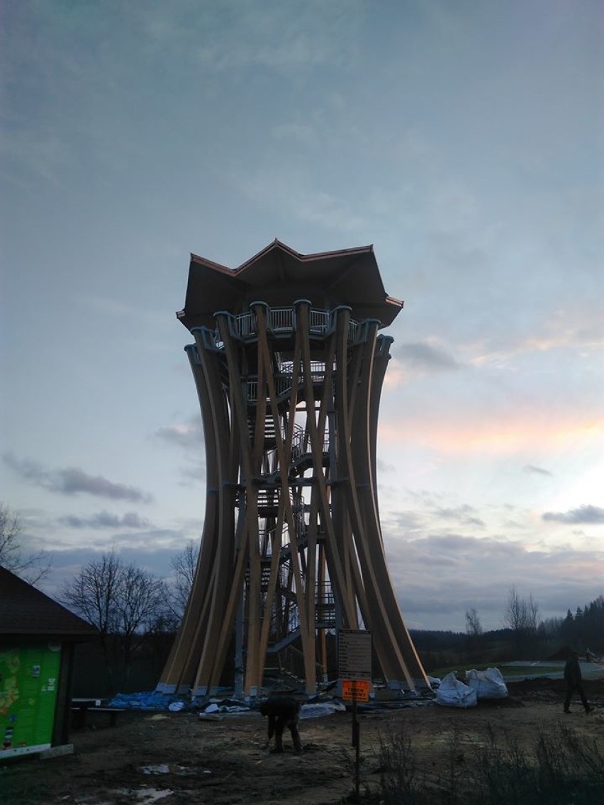 Wieża widokowa we wsi Pobłędzie