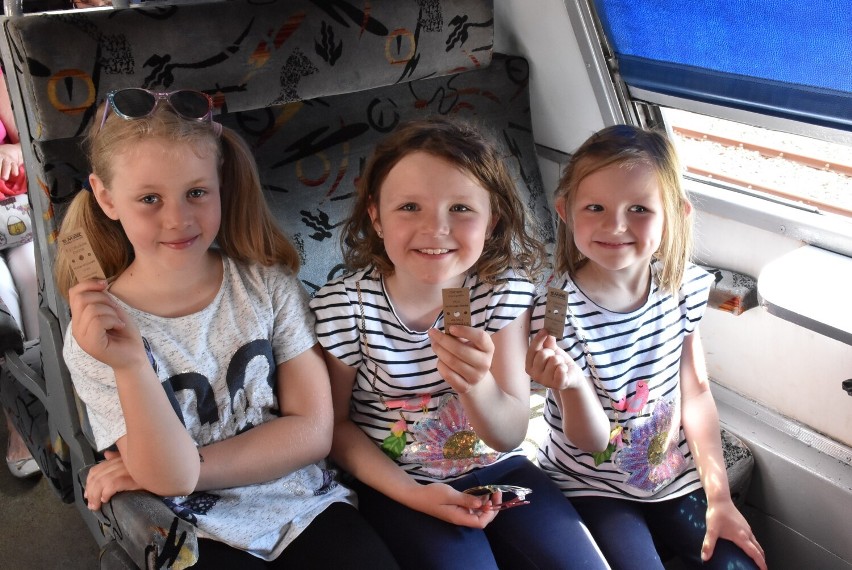 Dzieci już wiedzą, jak jeździć koleją! Pociąg specjalny "Człuchowski Podróżnik" zabrał małych i dużych na niezwykłą wycieczkę