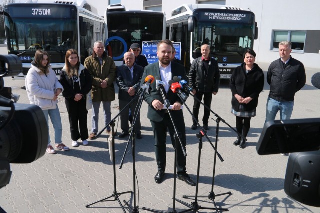 Prezydent Starachowic Marek Materek podczas wtorkowej konferencji