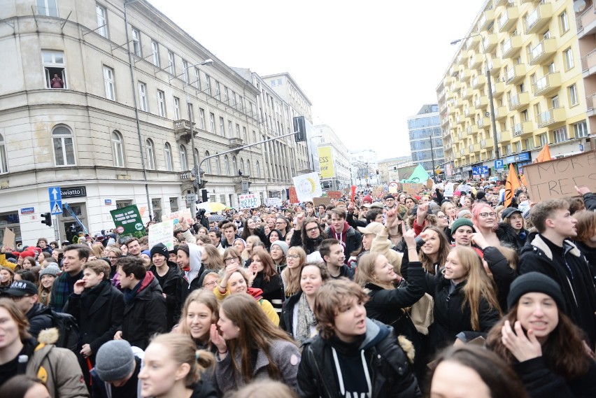 Trwa Młodzieżowy Strajk Klimatyczny w Warszawie. Uczniowie...