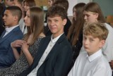 Uroczyste pożegnanie uczniów ósmych klas w Szkole Podstawowej Numer 1 w Grodzisku Wielkopolskim