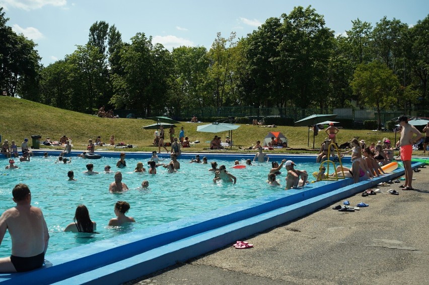 Szaleństwo na basenie letnim przy ulicy Szczecińskiej w Kielcach. Tak bawiliście się w sobotę, 15 lipca. Zobaczcie zdjęcia
