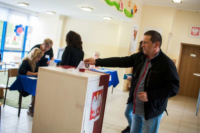 Frekwencja w Gnieźnie na godzinę 12:00 - ile osób zagłosowało?