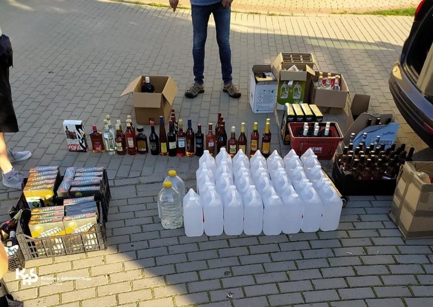 73-letni koszalinianin handlował alkoholem i papierosami bez akcyzy. Już usłyszał zarzuty [zdjęcia] 