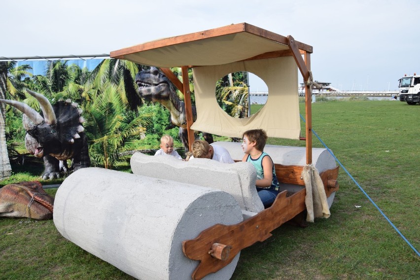 Nietypowy festyn ekologiczny w Pucku (2018). Na Zieloną Plażę zawitali Flinstonowie