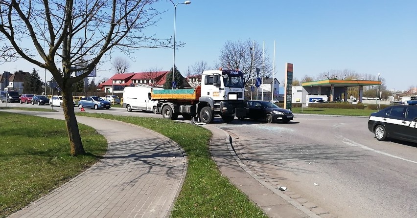 Kierowca miejskiego autobusu na rondzie na ulicy Poznańskiej...