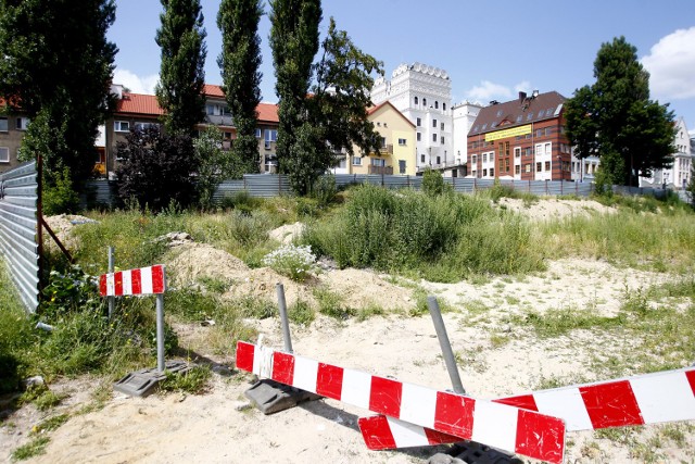 Pusty plac po hotelu ma zniknąć. Orbis zapewnia, że jest oferta ...