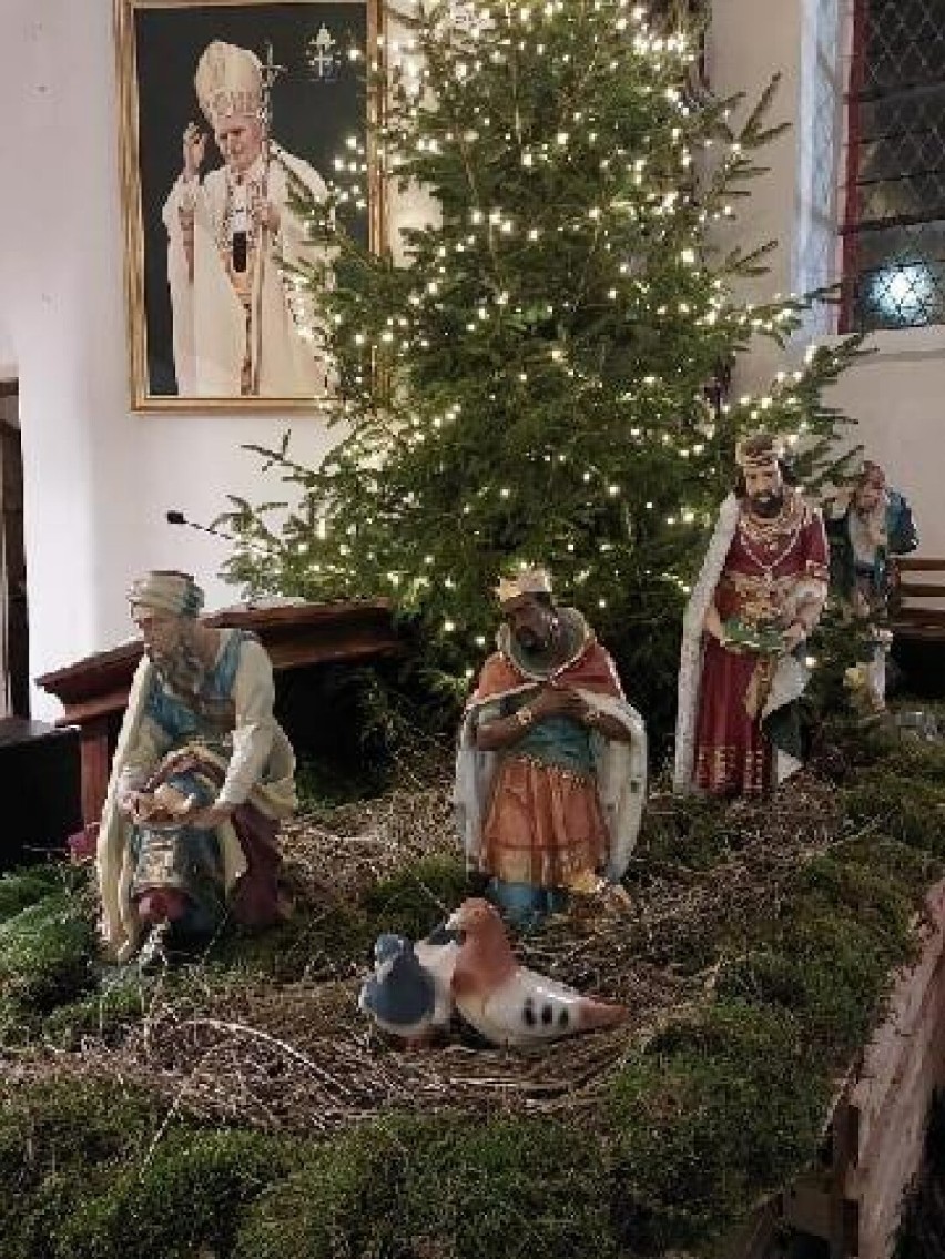 Szopka bożonarodzeniowa w kościele w Pogorzałej Wsi