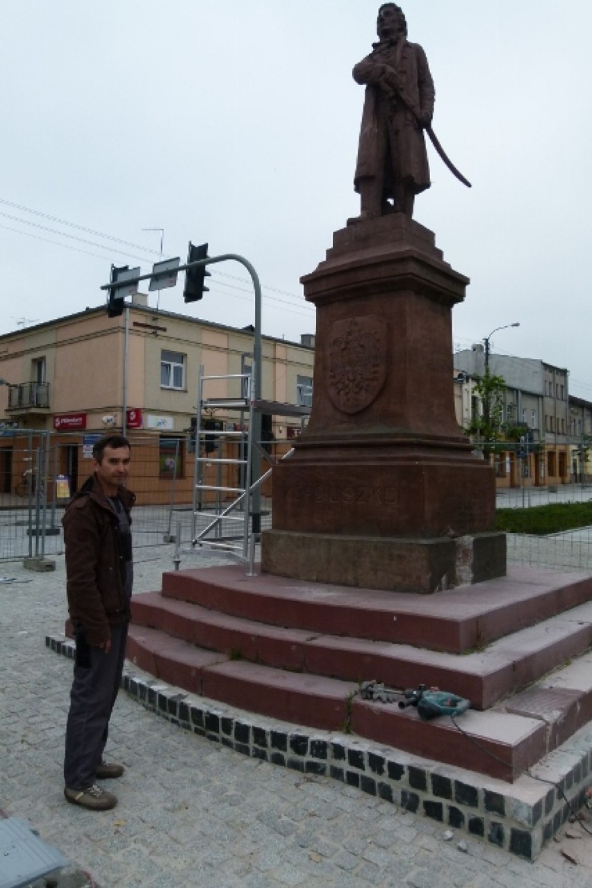 Rozpoczęły się prace przy renowacji pomnika Tadeusza...