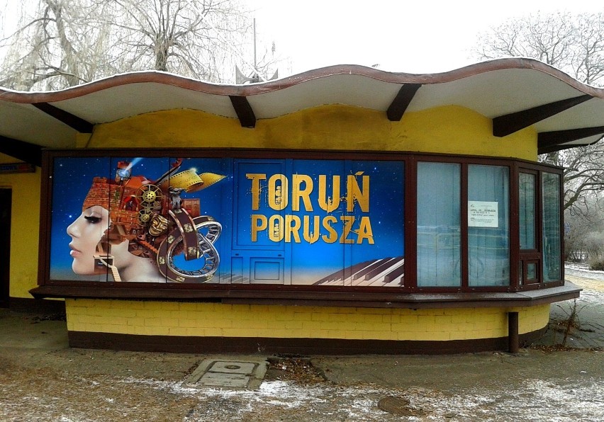 This is "Torun Porusza - Billboard Sponsorski"