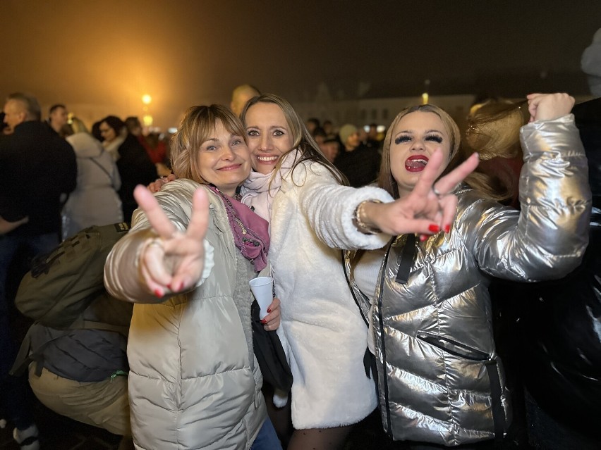 Setki tomaszowian zgromadziły się na placu Kościuszki, gdzie...