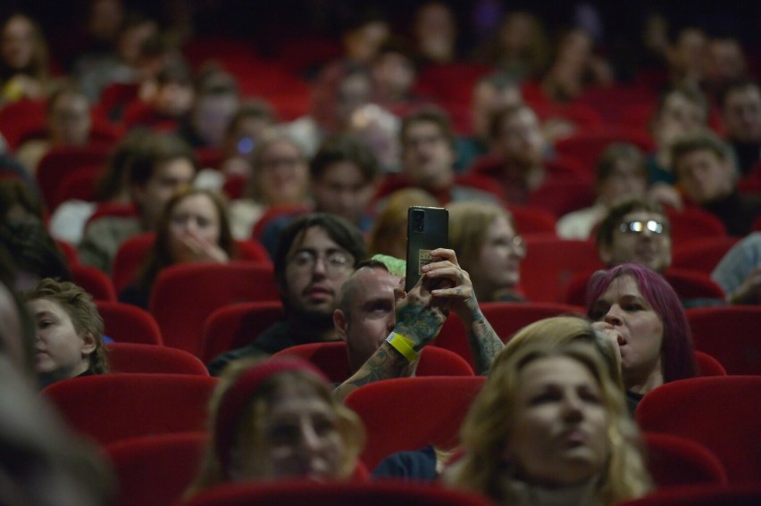 Warszawiacy oglądają obrady Sejmu w kinie. Tłumy w Kinotece. "Wejściówki rozeszły się w 30 minut"