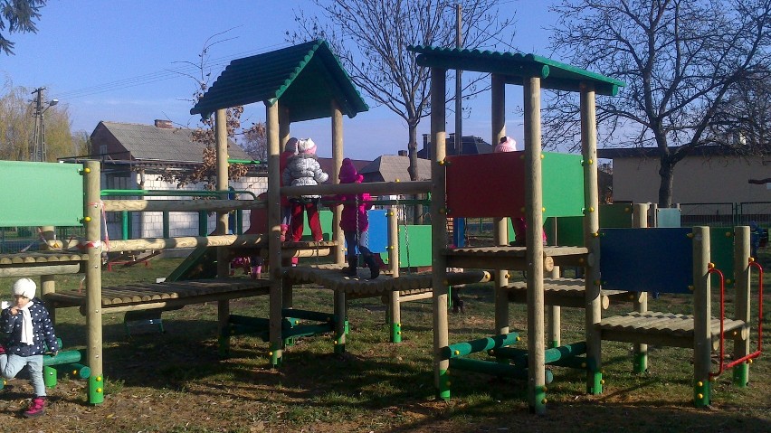 Dzieci z Niezdowa mają większy plac zabaw