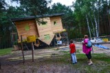 Budowlaniec płakał, jak stawiał. Zobacz absurdalne budynki z całego świata. Kto to zaprojektował?