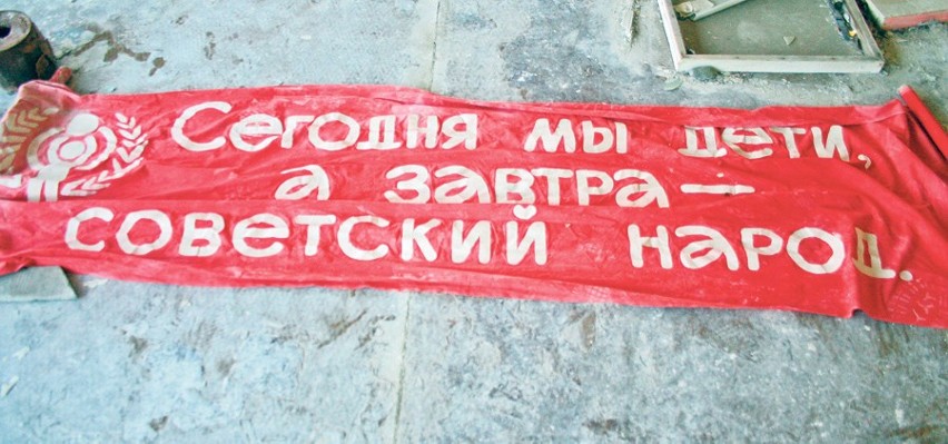 Transparent szykowany  na  1-majowe święto. W Prypeci w 1986...