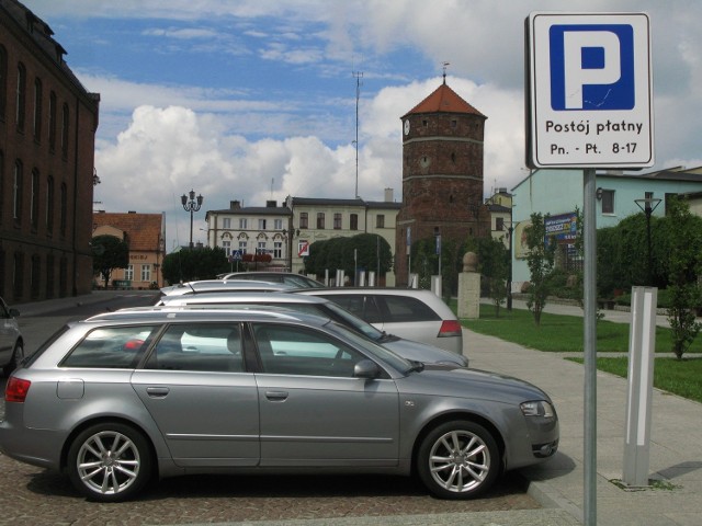 Inowrocławianin, działacz stowarzyszenia „Prawo na drodze“ uważa, że strefa płatnego parkowania w Żninie jest źle oznakowana