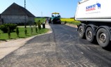 Nowe asfaltowe drogi w gminie Skoki. Jedna już gotowa. Druga do końca maja
